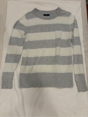 Gap Striped Crewneck Sweater in Light Gray and white XS